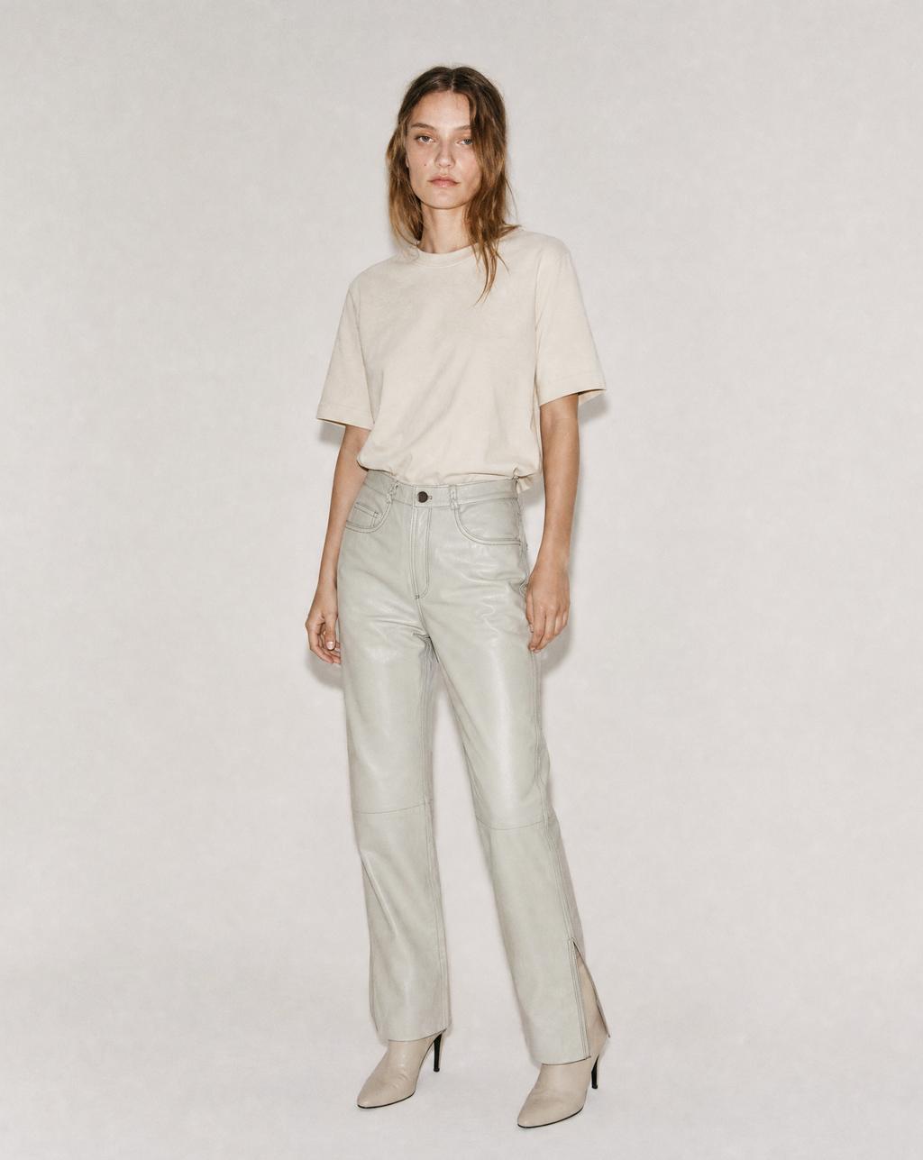 Pantalón Cuero Flare Hueso